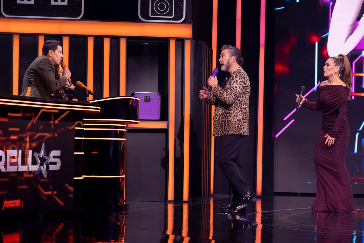 <b>En realidad, Yahir y Mijares tienen una buena relación</b>
<br>
<br>Lo cierto es que, en múltiples ocasiones, ambos artistas han aclarado que su supuesta rivalidad no es más que una actuación para el programa y que, cuando las cámaras de Juego de Voces se apagan, ellos mantienen una relación de camaradería y cordialidad. 
<br> 
<br>