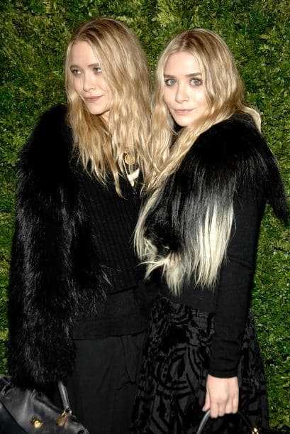 ¿No pesarán sus abrigos? Noten nada más la cantidad de piel con el que está confeccionado cada uno.