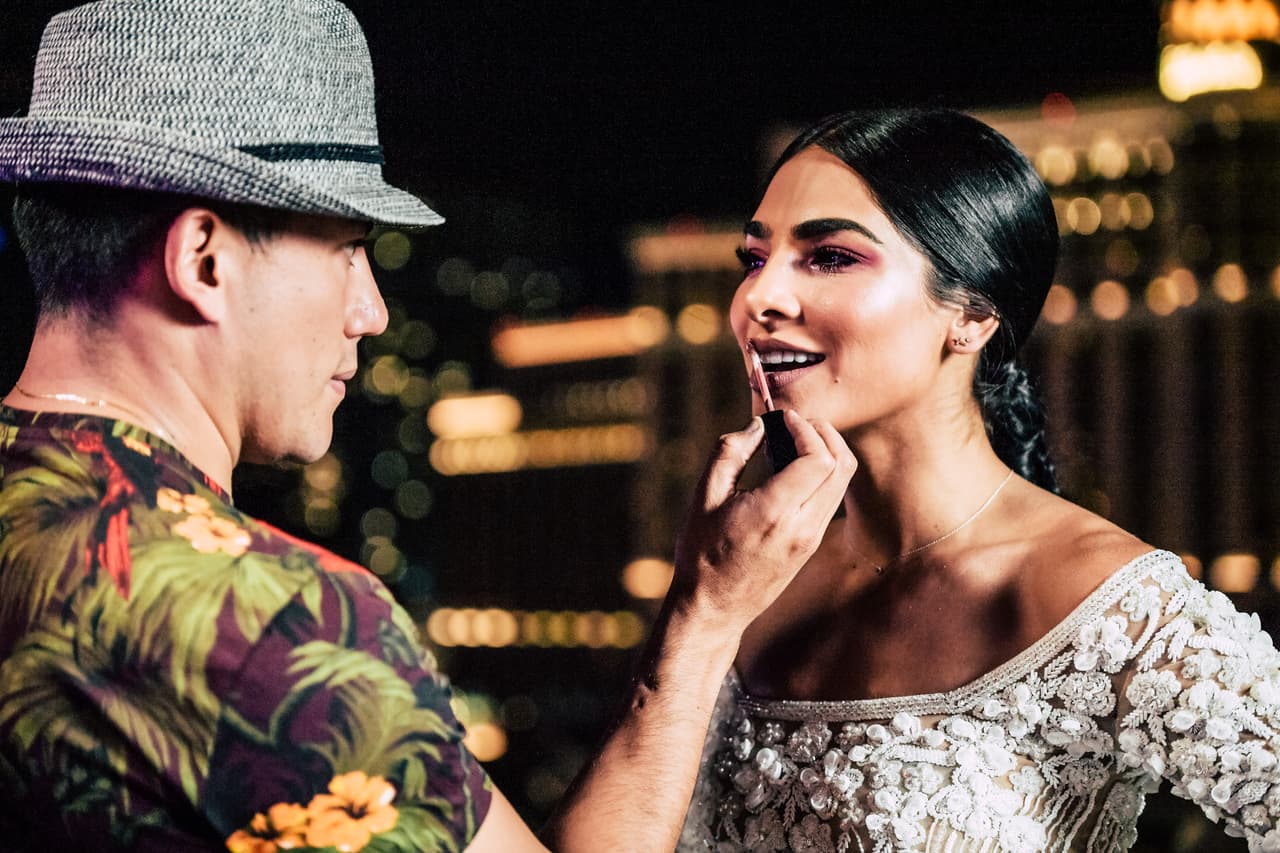 Tras un cuidado trabajo de peinado y maquillaje, Alejandra estaba lista para dar inicio al primer gran show de NBL.