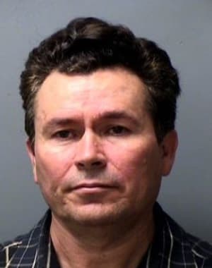 La oficina del alguacil del condado Tarrant emitió una orden de arresto en contra de Jose Luis Rodriguez en el 2013 por violar su libertad condicional. Ese mismo año la policía de Grapevine emitió otra orden luego de que Rodriguez no haya cumplido con los requerimientos del registro de un delincuente sexual. Según el departamento de seguridad pública de Texas, Rodriguez fue sentenciado a 10 años de libertad condicional por el abuso sexual de dos niñas de 11 años.