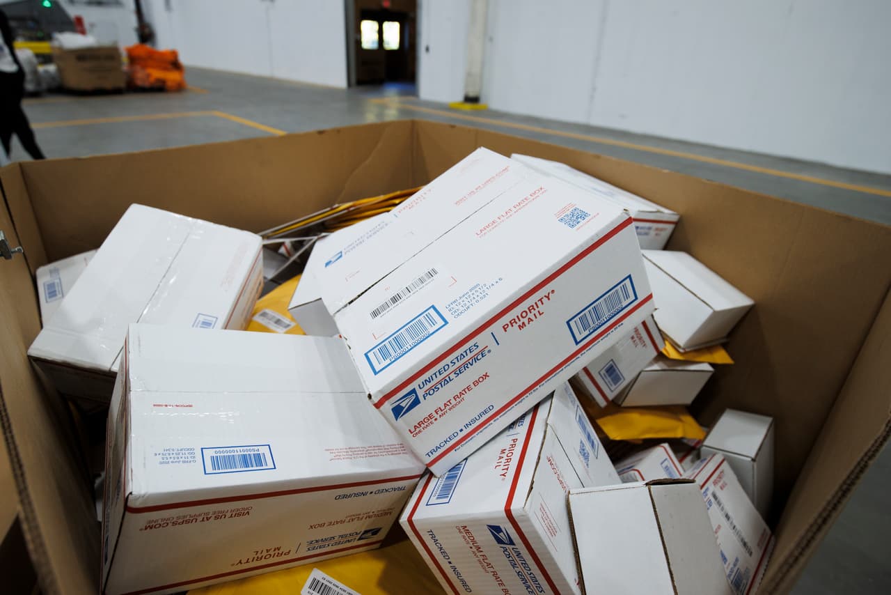 <b>Tres <a href="https://www.univision.com/local/arizona-ktvw/recomendaciones-para-evitar-ser-victimas-de-los-llamados-piratas-del-porche-video">consejos para prevenir el robo de paquetes</a>… </b>