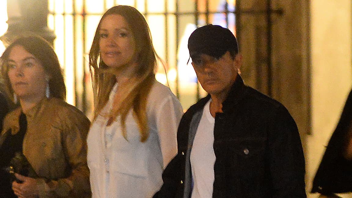 Antonio Banderas y su novia se encuentran en Londres.