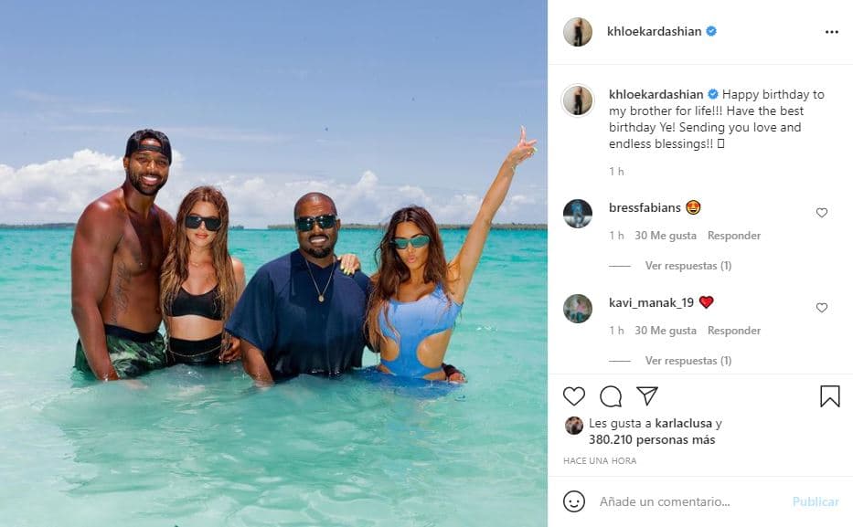 En su cuenta de Instagram,
<b> <a href="https://www.univision.com/temas/khloe-kardashian" target="_blank">Khloé Kardashian</a> </b>escribió: "¡Feliz cumpleaños a mi hermano de por vida! ¡Que tengas el mejor cumpleaños, Ye! ¡Te envío amor y bendiciones sin fin!".