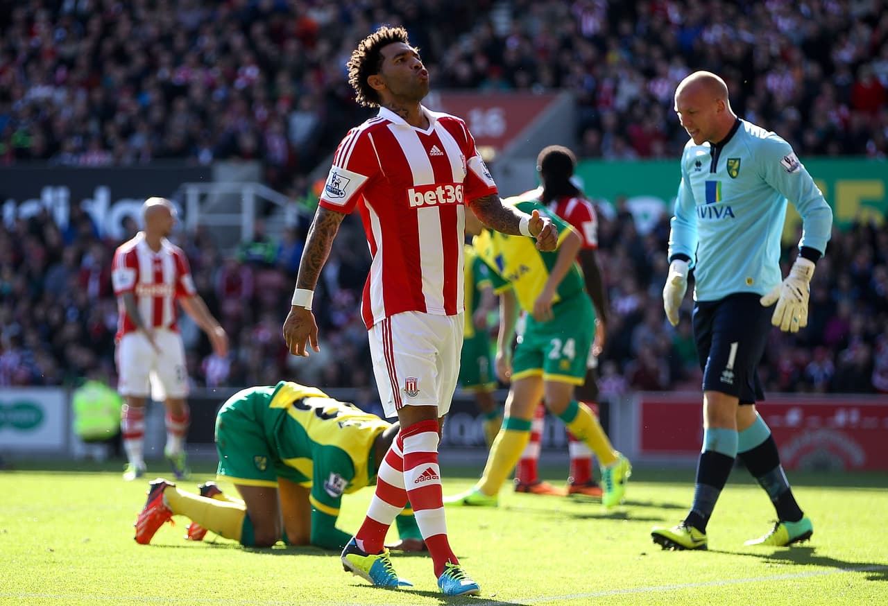 De regreso en Inglaterra pasó por Stoke City durante dos años, luego por Wolverhampton durante una temporada y volvió al Stoke un año más.