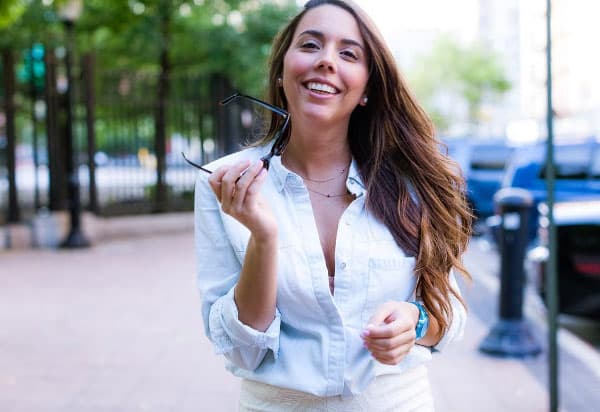 Ahí fue parte del grupo de diseñadores técnicos de importantes marcas como Selena Gómez, Marilyn Monroe, Rampage y Seventeen.