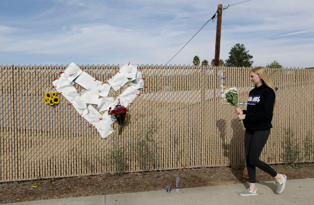 La emergencia se reportó
<b>en la <a href="https://www.sauguscenturions.com/" target="_blank">secundaria Saugus</a> de Santa Clarita</b> a las 7:30 am de este jueves, a unas 30 millas del centro de Los Ángeles. La escuela está ubicada en el 21900 Centurion Way.