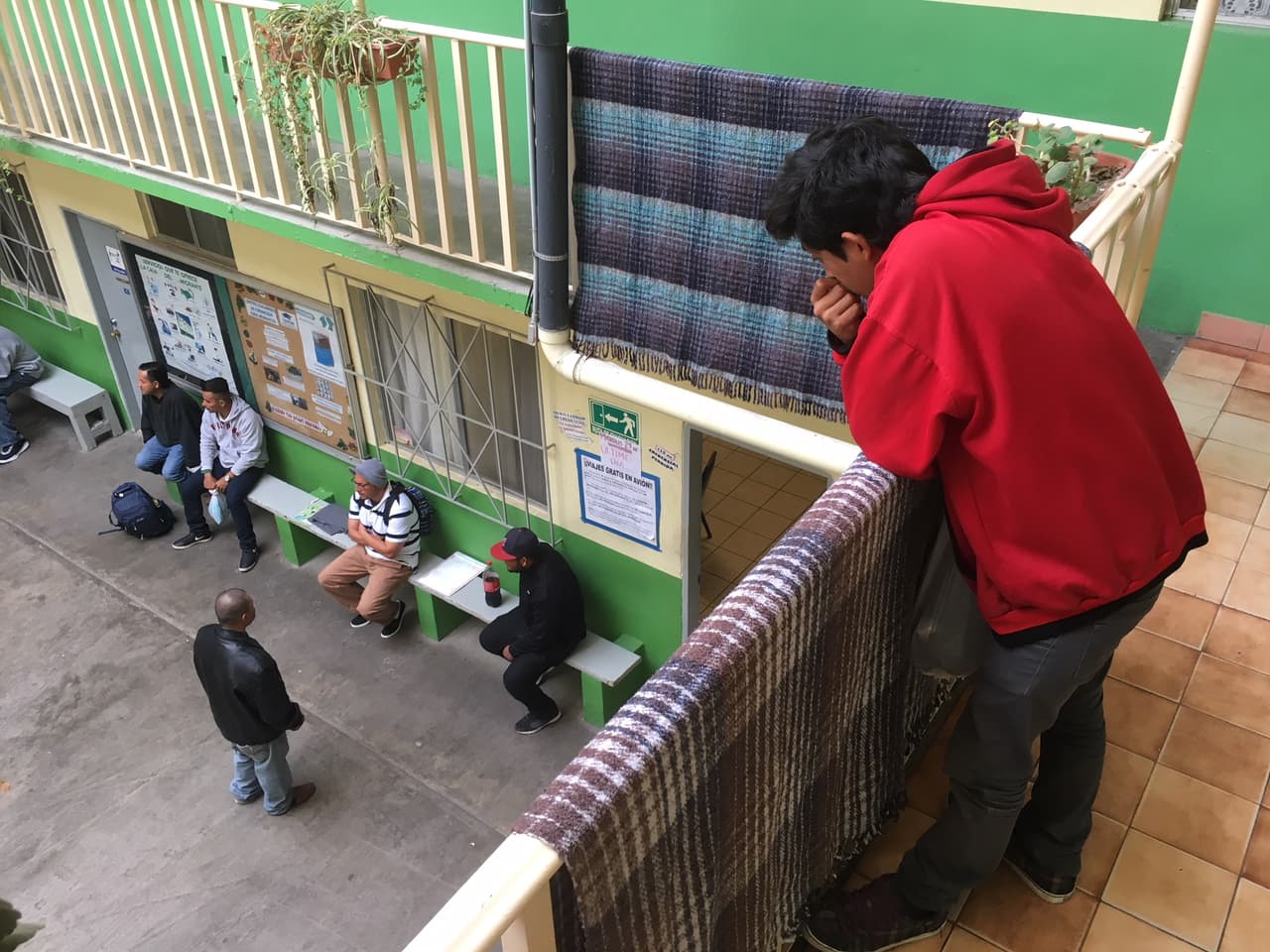 Casa, trabajo y familia dejaron atrás estos hombres.