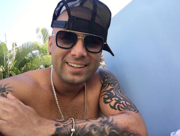 El reggaetonero nos lleva también a sus feriados en sus publicaciones.