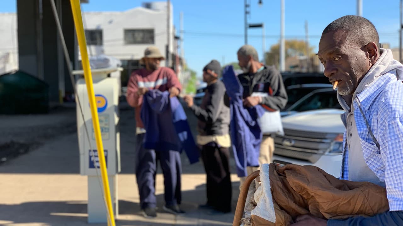 Star of Hope hace un llamado para aquellas personas que puedan donar abrigos o cobijas, pueden llamar al número 713-448-0700.