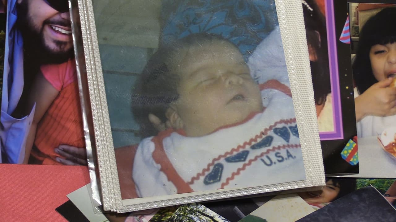 La niña pesó ocho libras y 14 onzas.