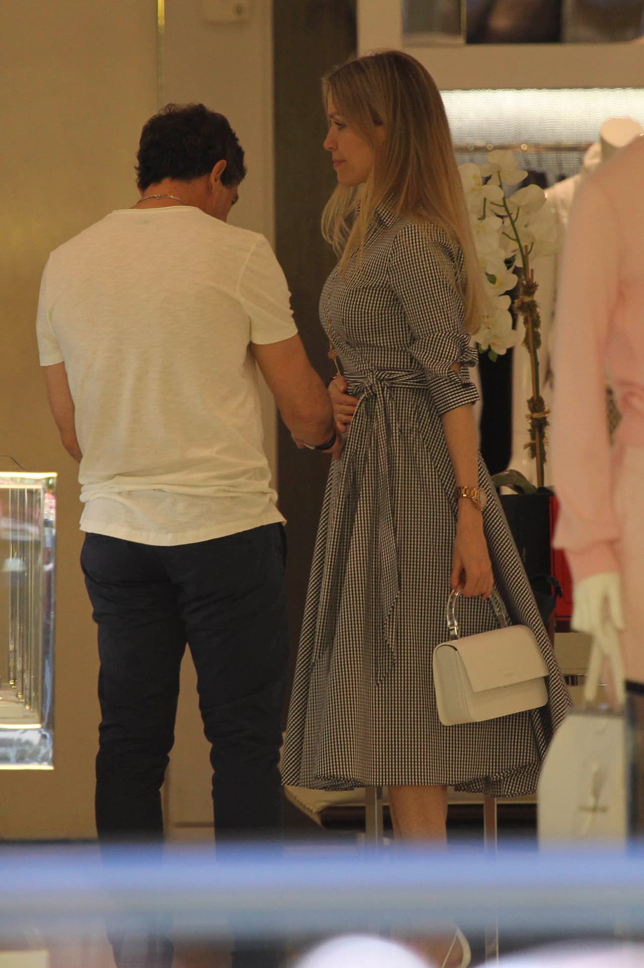 Algunos no pasaron desapercibido este movimiento de Banderas, ¿será que quiere volver a ser papá?