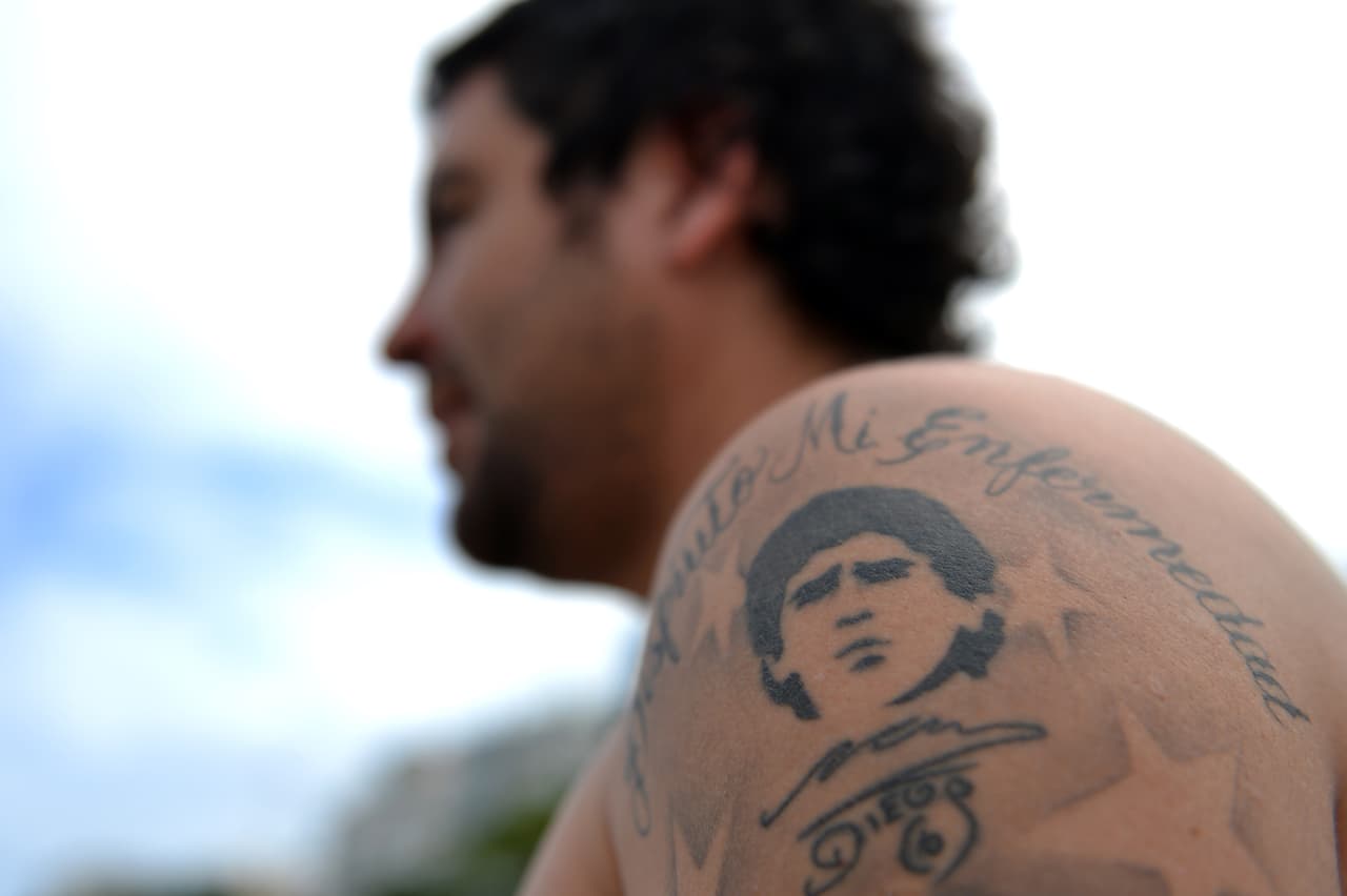 Los fanáticos en el mundo quisieron rendir un homenaje a sus países, equipos o jugadores favoritos por medio de tatuajes. Algunos más grandes y coloridos, con rostros de las figuras y escudos representativos son una muestra del cariño que alrededor del mundo expresan los hinchas del fútbol.