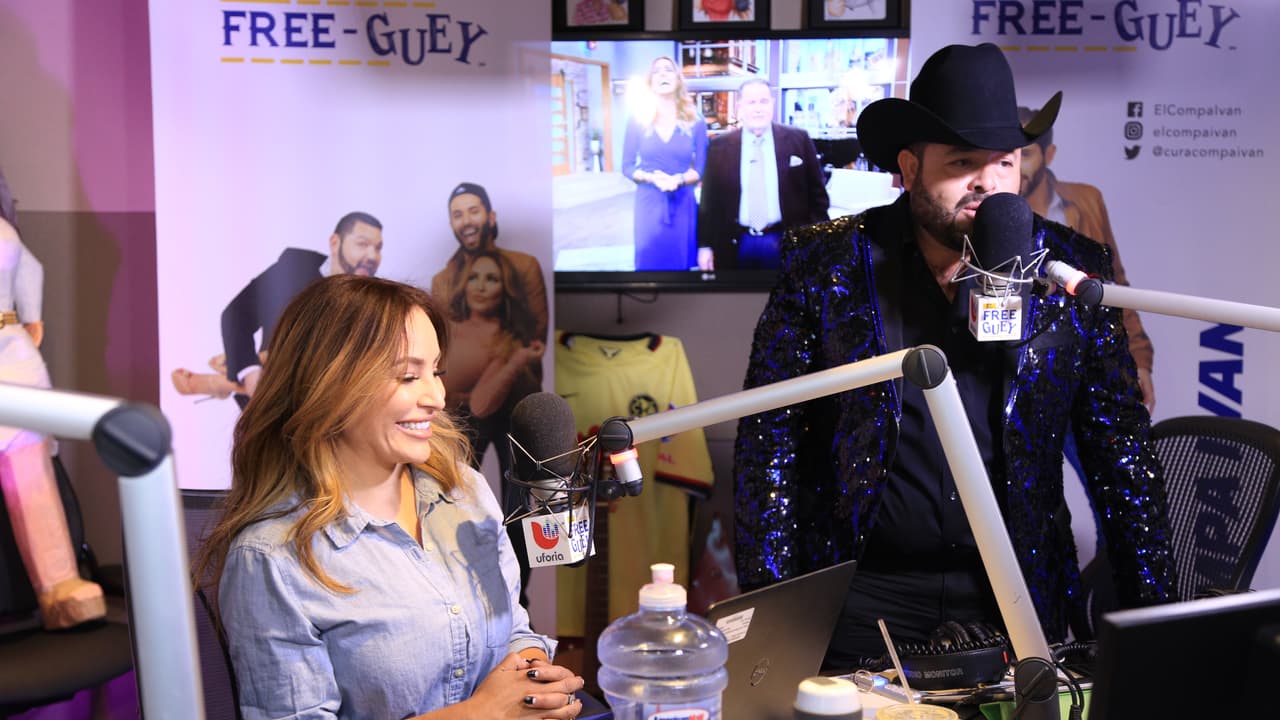 <b><a href="https://www.univision.com/temas/la-bronca">La Bronca</a></b> estuvo encantada con la visita de la agrupación, ya que ella se considera una fan.