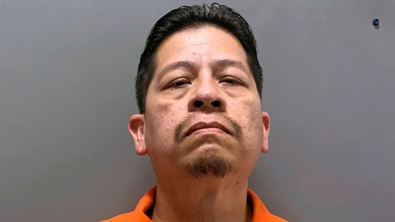 Expolicía escolar de Uvalde se declara inocente de los cargos en su contra por respuesta al tiroteo