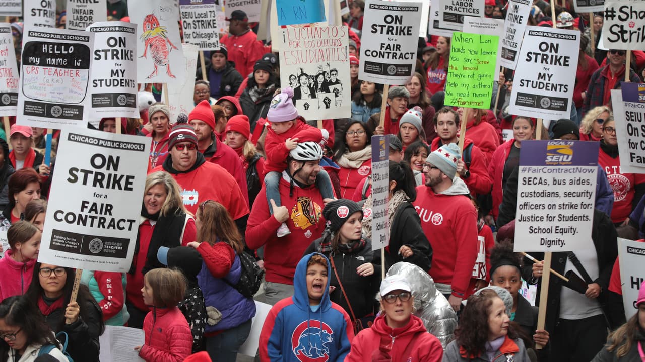 Protesta masiva de maestros de Chicago en el séptimo día de huelga, quinto sin clases