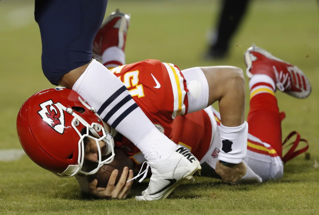 Antes de hoy, los Chiefs nunca habían sido blanqueados en la primera mitad de un juego en casa bajo el mando de Andy Reid, incluyendo Playoffs. Esta se la sexta campaña de Reid con los Chiefs.