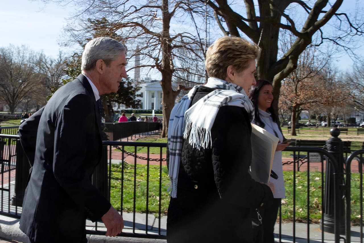 Robert Mueller asistió a misa el domingo en la iglesia que está al frente de la Casa Blanca