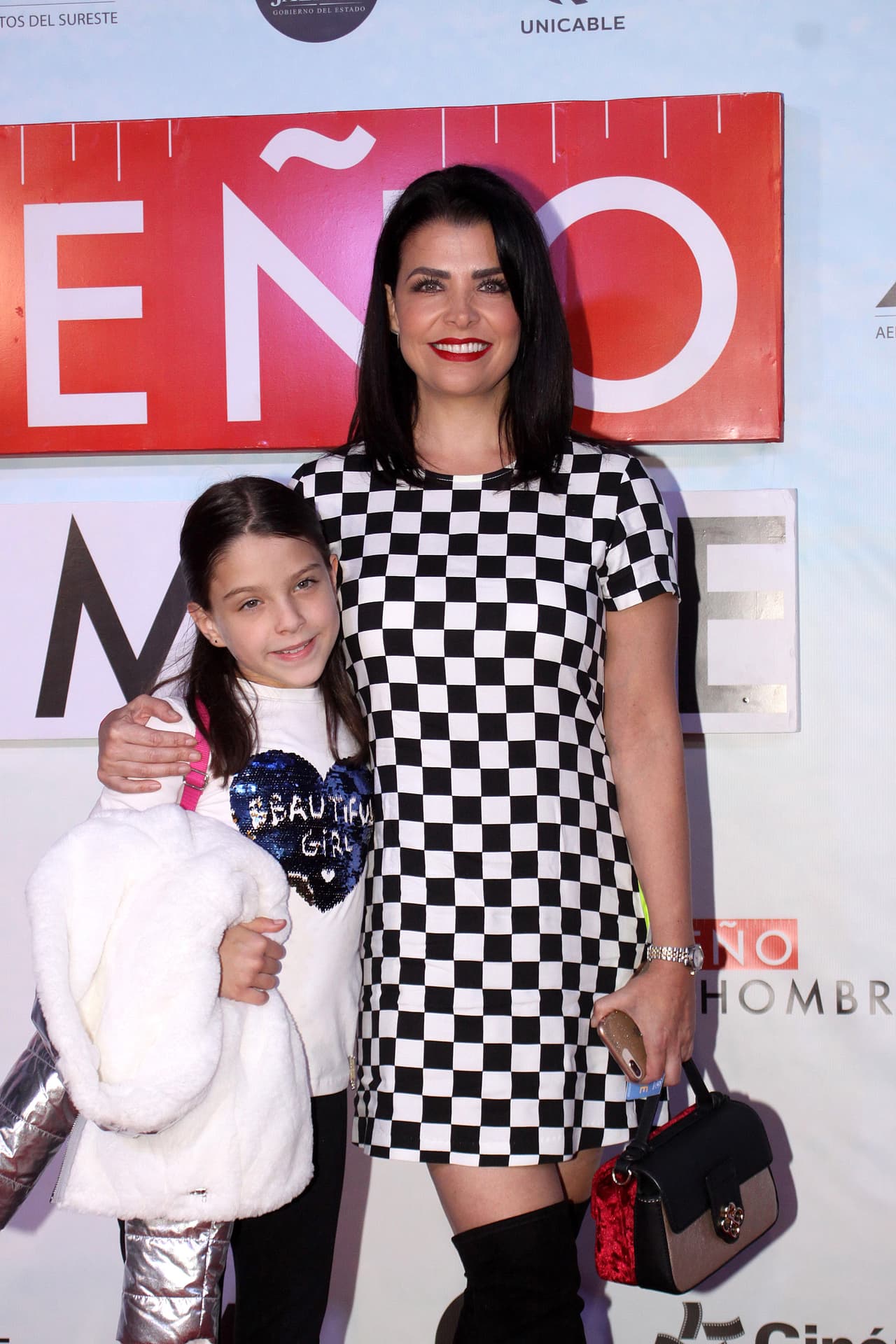 La actriz reconocida por sus participaciones en telenovelas como 'Las Juanas' y 'Amor en custodia' dio a conocer que el padre de su hija 
<b>solo se había hecho responsable de los pagos escolares</b>, sin embargo, el último año ya no los pudo realizar.