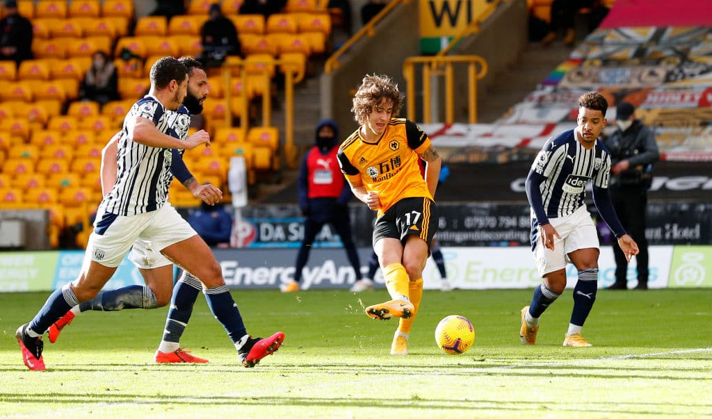 Pereira (8’) hizo el primero para Albion por la vía penal. Silva (38’) y Boly (43’) daban vuelta al marcador y los Wolves conseguían un importante resultado. En la segunda mitad Ajayi (52’) emparejaba los cartones. Cuatro minutos después volvía a aparecer Pereira (56’) para convertir otra pena máxima y así sentenciar el resultado. Los Wolves cierran la jornada con 22 unidades y Albion con 11, peligrando su permanencia.