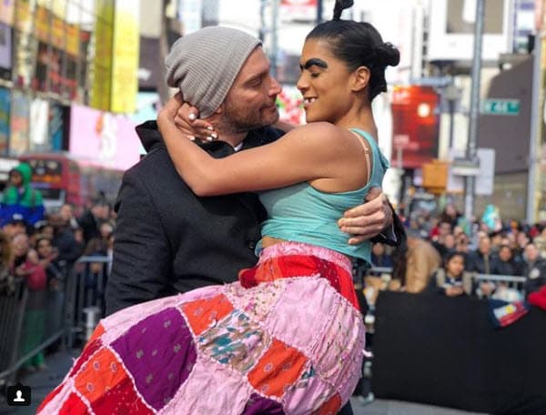 "Eres mía y que lo sepa el mundo": así le declaró Julián Gil su amor a Mela