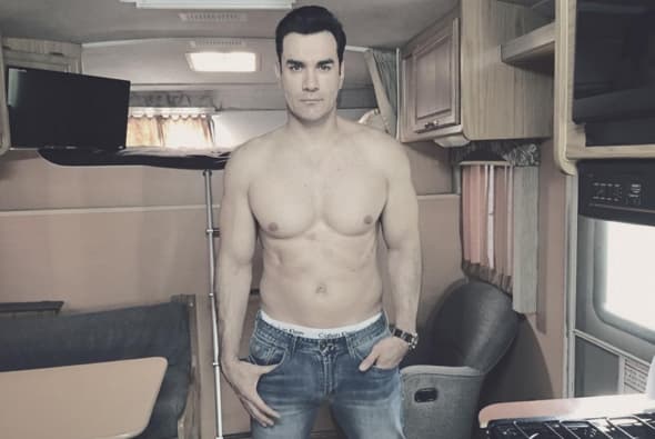 Y muestra sus encantos en fotografías como esta.