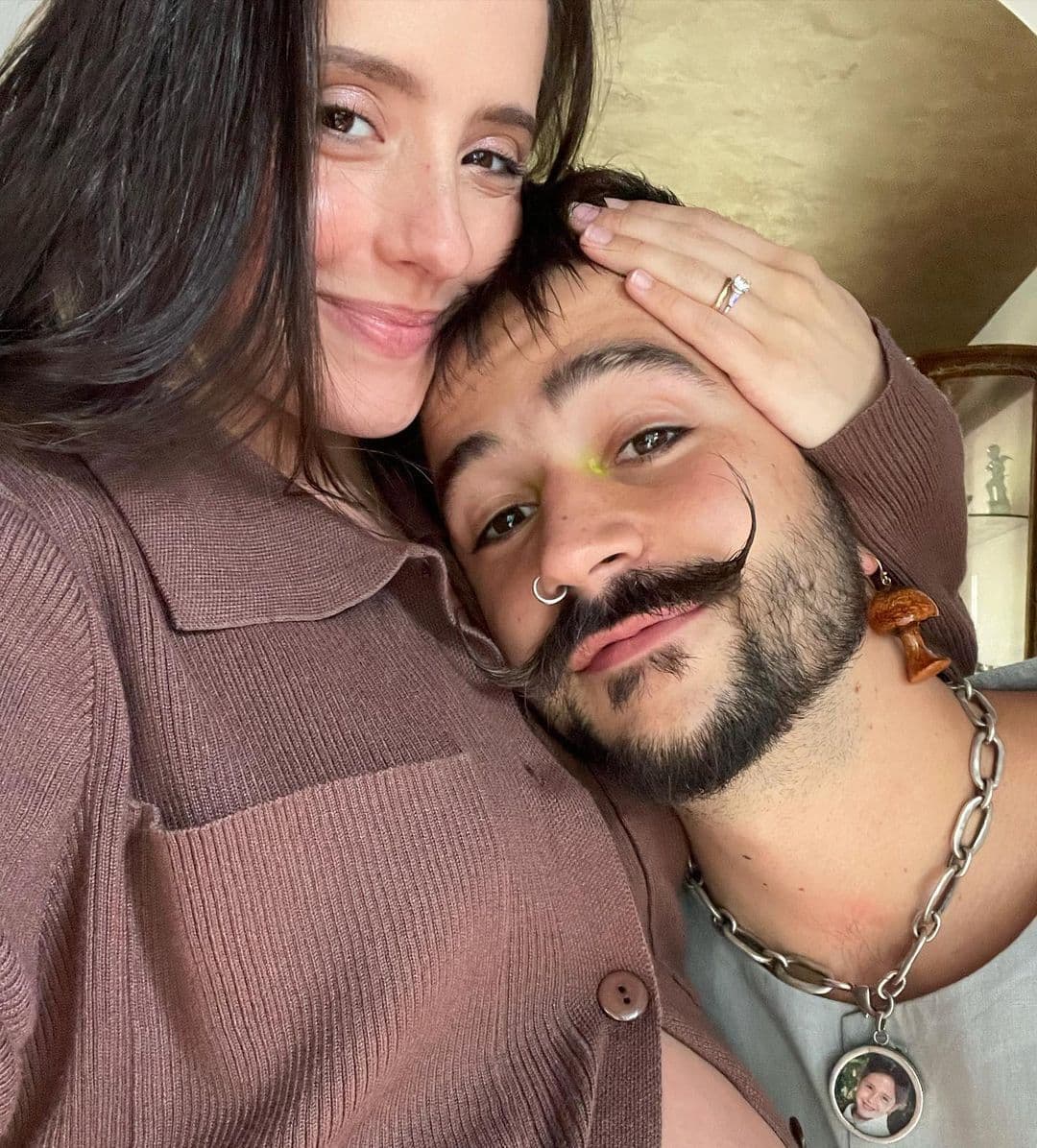 Durante su relación han creado distintos proyectos juntos como canciones y hasta un canal de YouTube donde comparten actualmente muchas de sus aventuras.