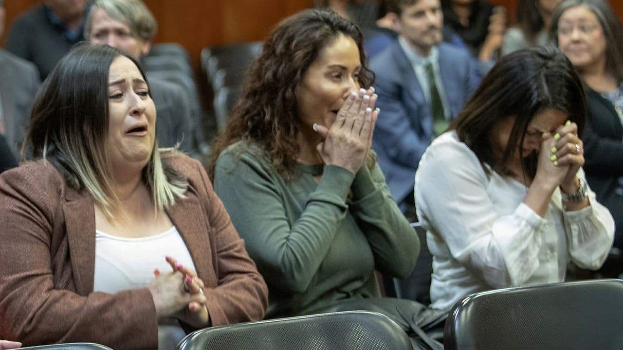 Familiares de Lionel Rubalcava reaccionaron con júbilo y llanto a la decisión de un juez de revertir su condena. “No hubiera podido hacerlo sin ellos”, dijo Lionel de manera breve al salir de los tribunales.