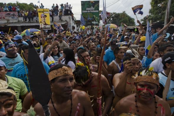Chávez "se enfermó de poder", dijo Capriles, asegurando que el Gobierno ha perdido capacidad de convocatoria; tiene un discurso "agotado" y su gestión deja un balance en el que no se puede contar ni una autopista construida en 14 años.