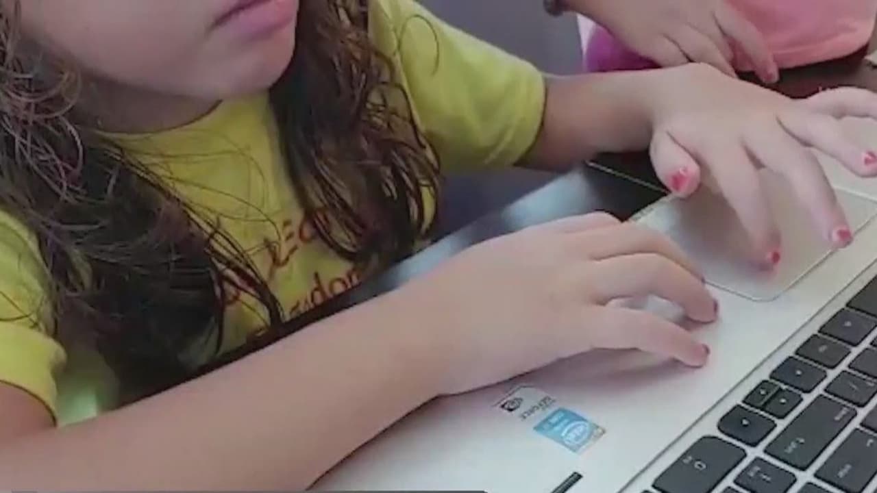 Anuncian extensión a fecha límite para solicitar subsidio para pago de internet a estudiantes y docentes del Departamento de Educación