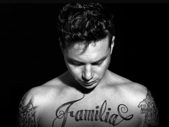 'Ginza' representa las más grandes pasiones de J Balvin: sus fans, la moda y la música.