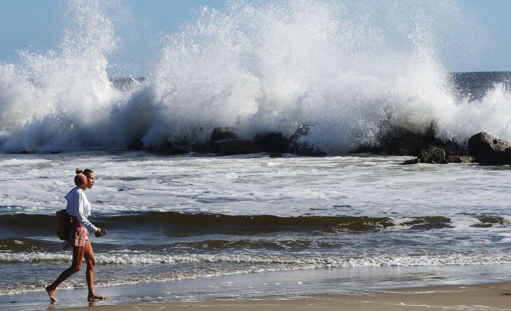 <b>En el condado de Los Ángeles:</b>
<br>
<a href="https://www.univision.com/local/los-angeles-kmex/si-las-playas-de-los-angeles-reabren-y-se-pueden-visitar-bajo-las-reglas-en-tiempos-de-coronavirus-fotos">Las playas fueron reabiertas</a> este miércoles. Desde Long Beach y hasta Malibú el acceso a las costas ya es posible.