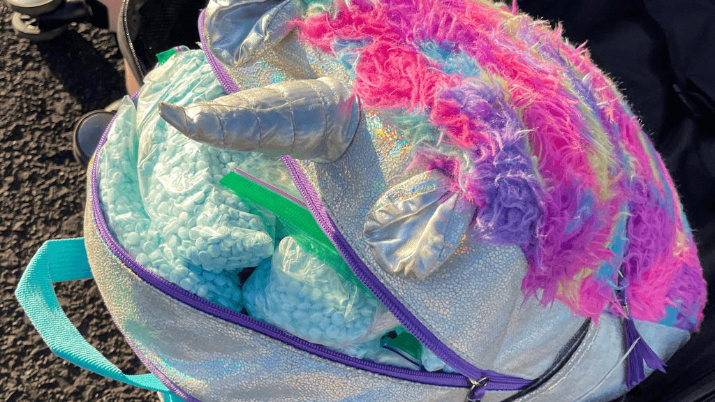 En mayo, lo que parecía ser una linda 
<b><a href="https://www.univision.com/local/arizona-ktvw/cocaina-fentanilo-ak-47-interestatal-17" target="_blank">mochila de unicornio escondía en su interior 37.5 libras de pastillas de fentanilo</a></b>, un fusil AK-47 y un gramo de cocaína.