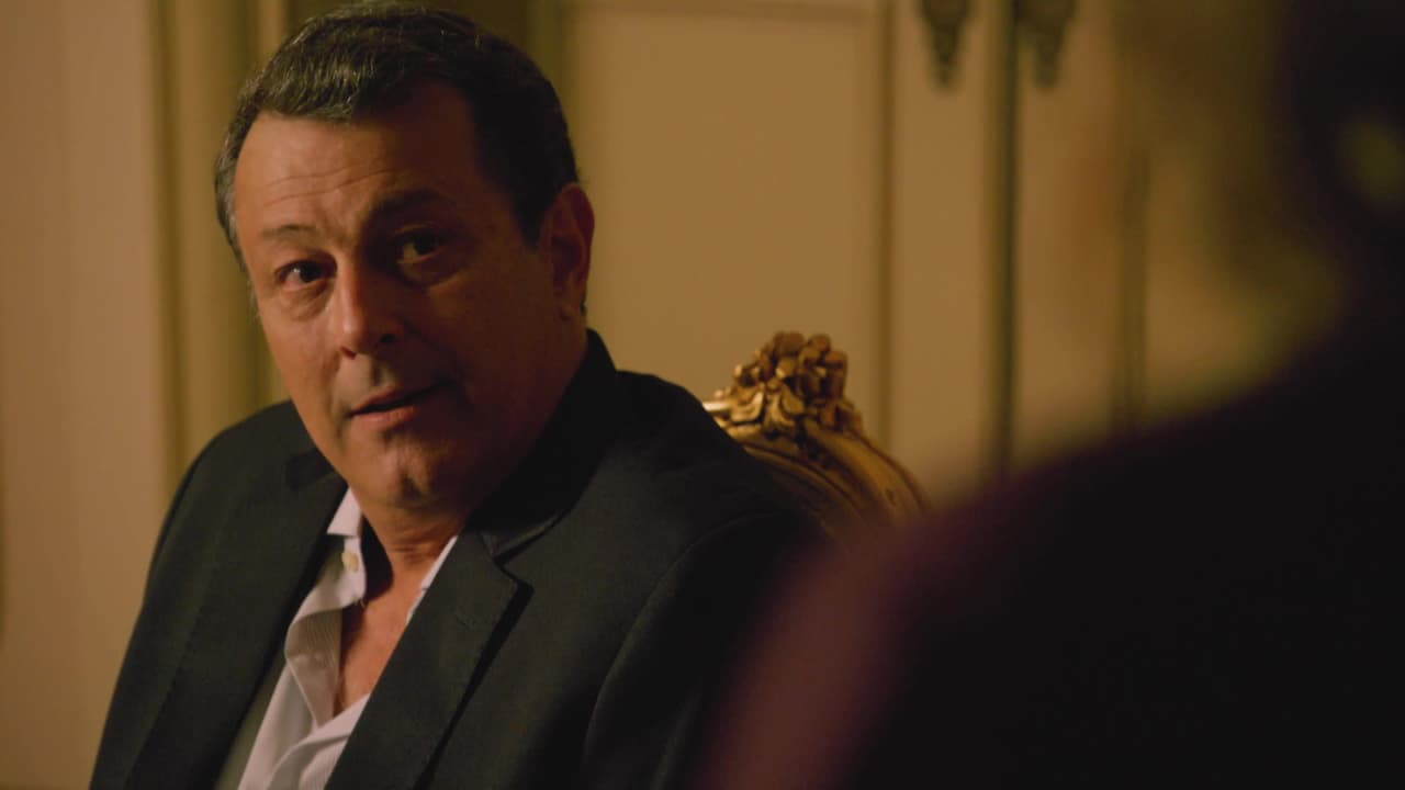 Fiel a su personalidad, Adriano la rechazó, pero su padre lo amenazó con dejarlo sin nada si no se casaba con ella.