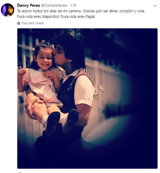 También aprovechó para publicar una fotografía de su infancia junto a su papá.