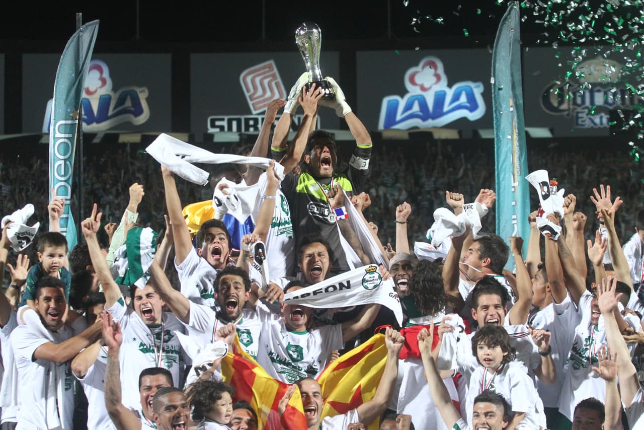 Santos ha tenido malos inicios, pues después de ser Campeón en el 2012, para el Apertura 2012 llevaba sumados siete puntos en sus primeros cinco partidos. Terminó 10º lugar de la tabla.