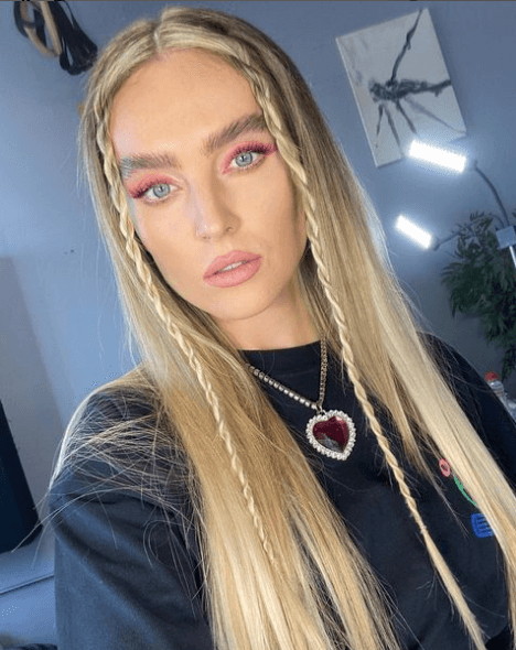 <b>#7 Perrie Edwards</b>
<br>La cantante de Little Mix explicó para la revista Now que cuando era pequeña tuvo una cirugía para corregir su esófago, la cual dejó su marca en su abdomen.