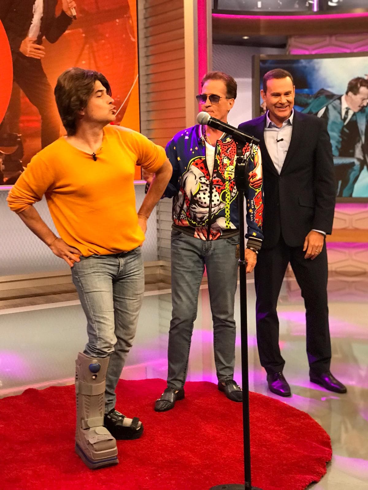 Pero Carlos ya extrañaba ser parte del show y de las travesuras de sus compañeros, es por eso que estuvo feliz de hacer una presentación para uno de los grandes.