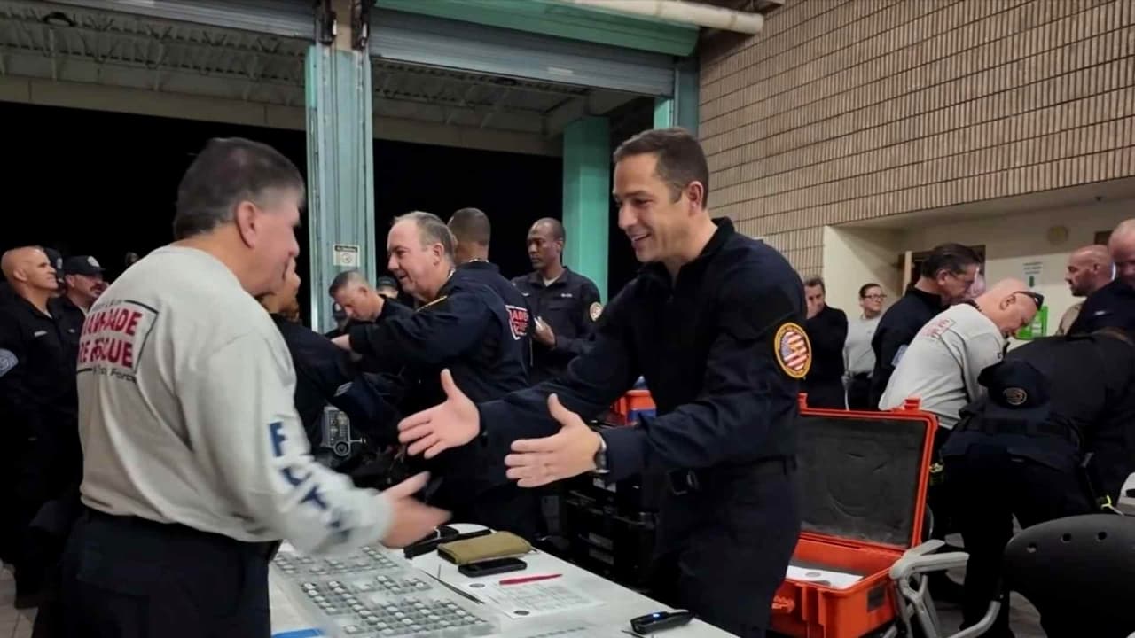 Huracán Isaias: Bomberos de Miami-Dade parten al norte de Florida