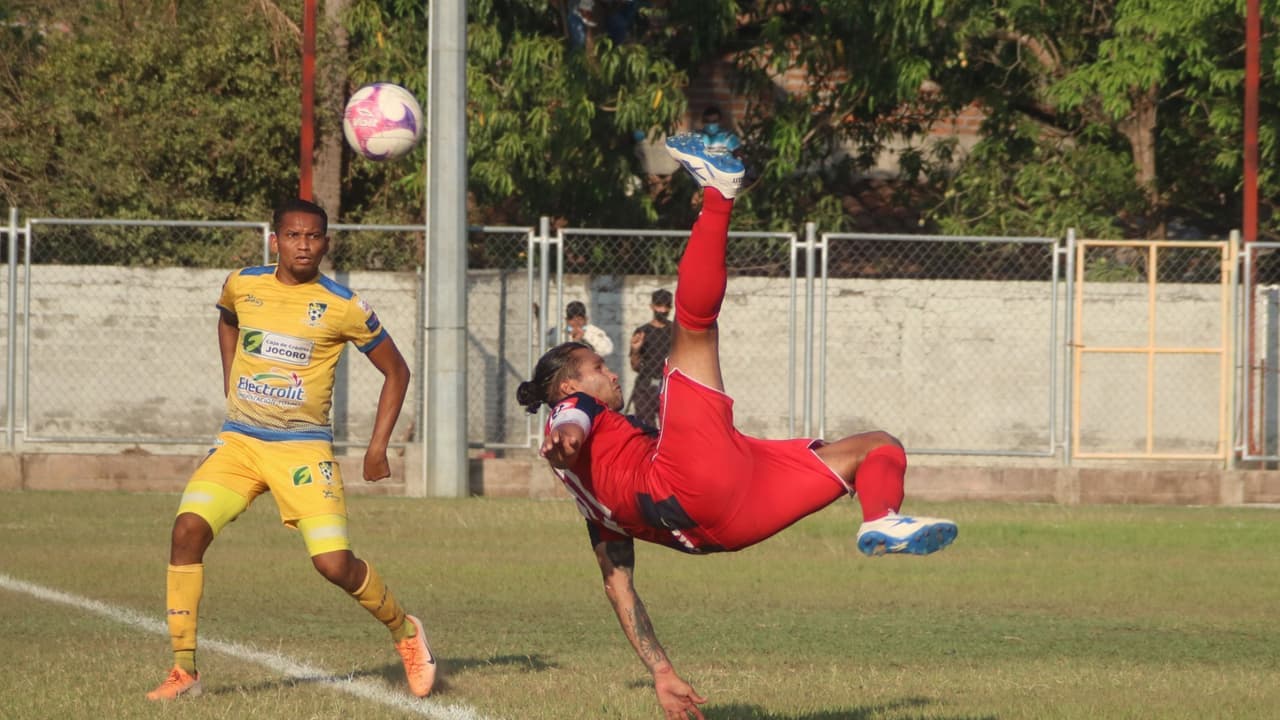 'Gullit' Peña lamenta que su imagen se relacione con el alcohol