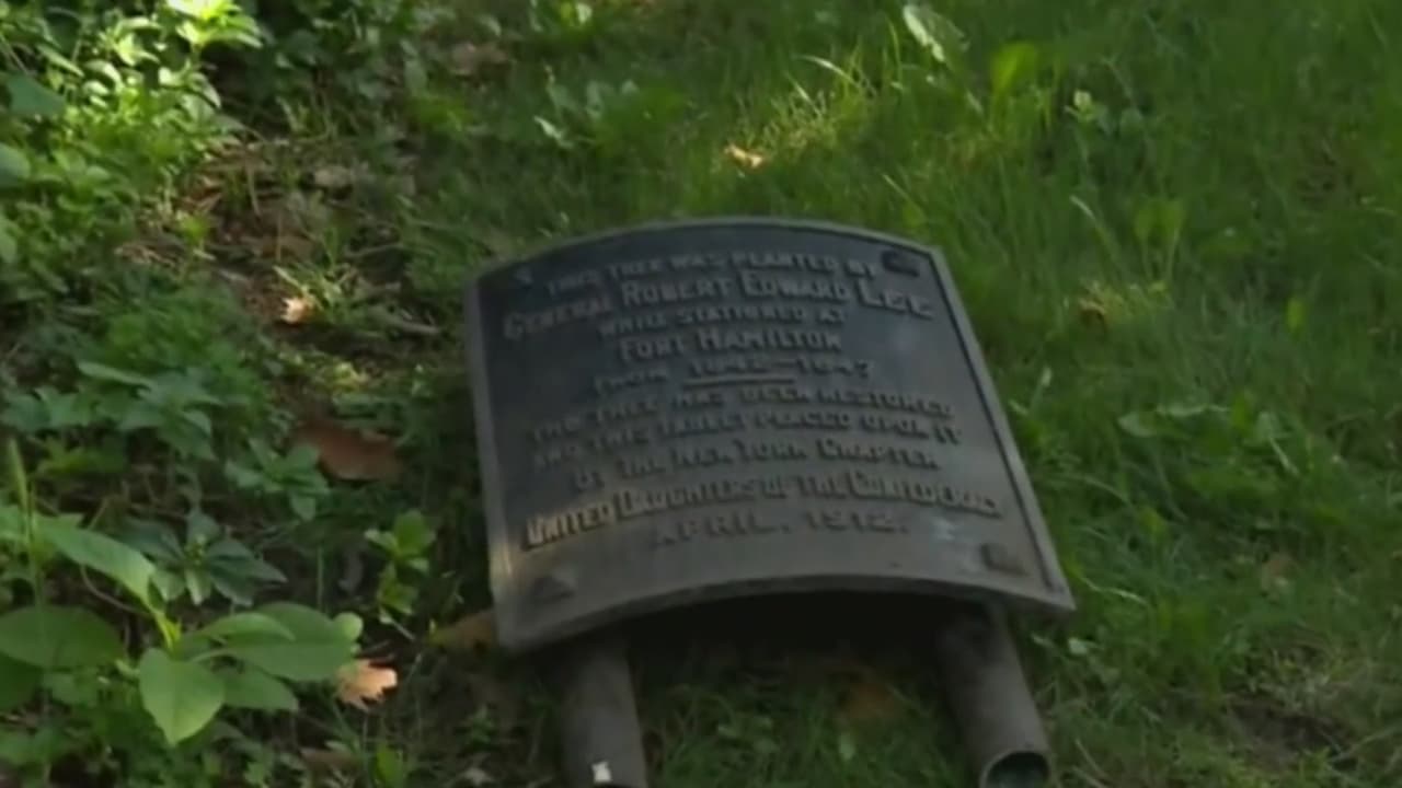 Iglesia de Nueva York remueve dos placas del general Robert Lee tras el mortal ataque supremacista en Virginia