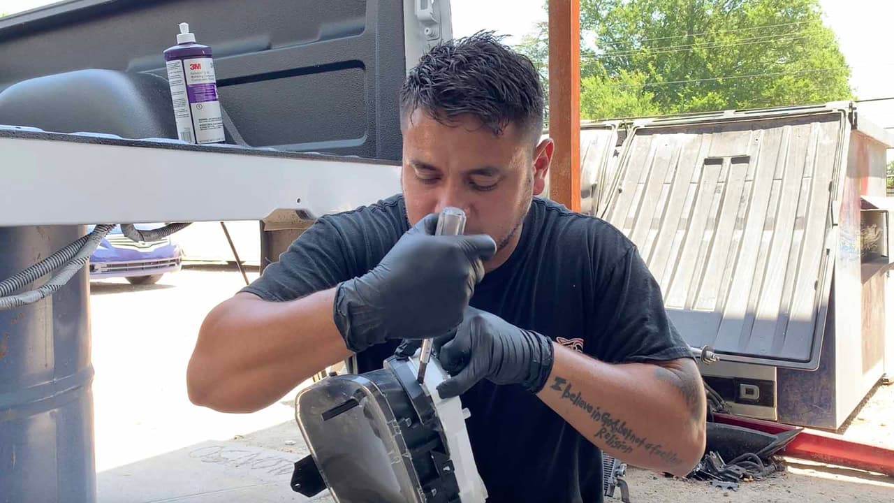 <b>Lleva el coche a un mecánico cuando la compra es de persona a persona o de un lote de carros usados.</b>