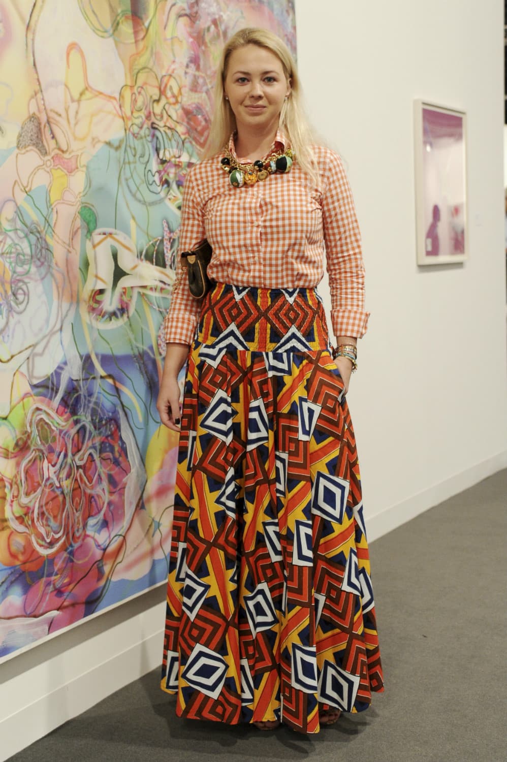 Mix & Match. El arte de saber combinar es seguir una línea de color. Este look de la edición pasada del Art Basel demuestra que con un poco de ingenio y buen ojo al elegir cada prenda, puedes sacar un diez perfecto.