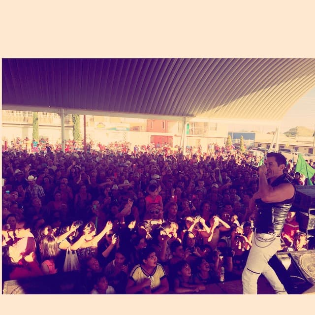 Ahora se encuentra promocionando su sencillo "Por Ti", del disco "Volverte a Enamorar".