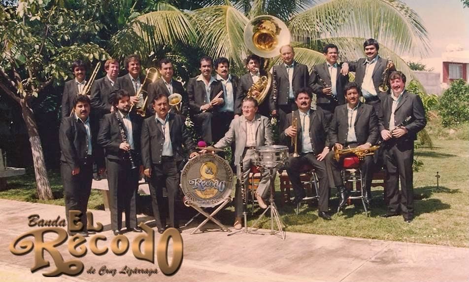 Desde su fundación en 1938 por Cruz Lizárraga, la banda El Recodo tenía como finalidad y meta dejar de ser una banda local para convertirse en una agrupación que trascendiera no solo a nivel nacional sino internacional, meta que con el paso de los años se ha cumplido al pie de la letra y el sueño de don Cruz se ha cumplido y ahora hasta su banda cantará en medio del mar.