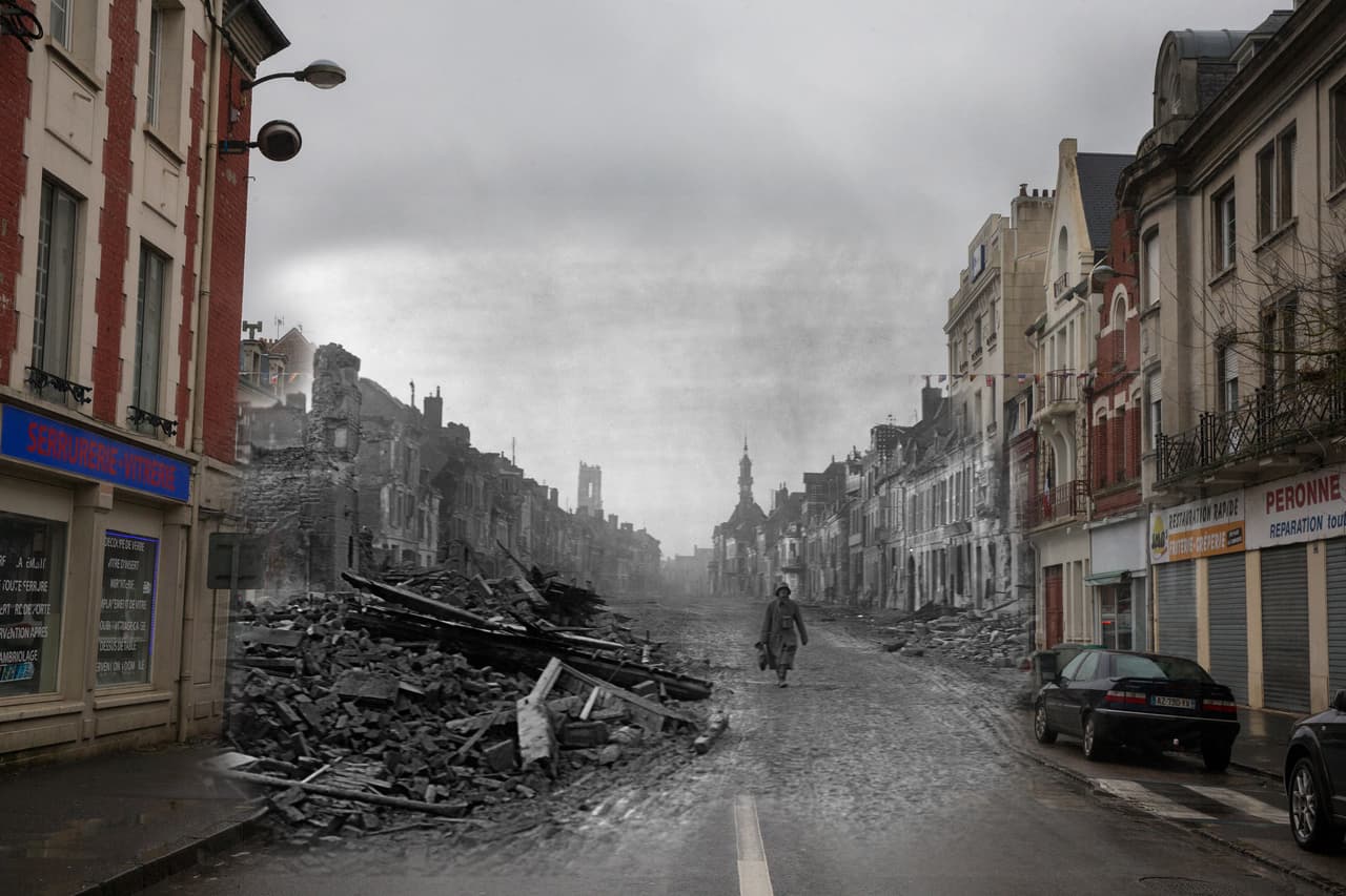 <b>Peronne, Francia (1916-2016).</b> Este fotomontaje compara una imagen actual con otra de la destrucción que dejó la batalla del Somme, una de las más largas de la Gran Guerra, donde las fuerzas británicas y francesas intentaron romper las líneas alemanas en el norte de Francia.