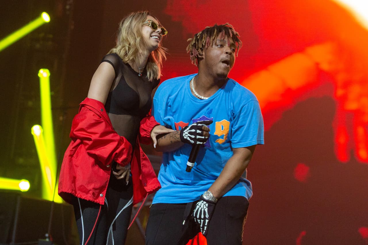 Lotti (en foto con Wrld) subió al escenario del festival Rolling Loud este pasado domingo 15 de diciembre y destacó algunas cualidades del intérprete, cuyo verdadero nombre era
<b> <a href="https://www.univision.com/radio/san-antonio-kbbt-fm/juice-wrld-dead-at-21">Jarad Higgins.</a></b>