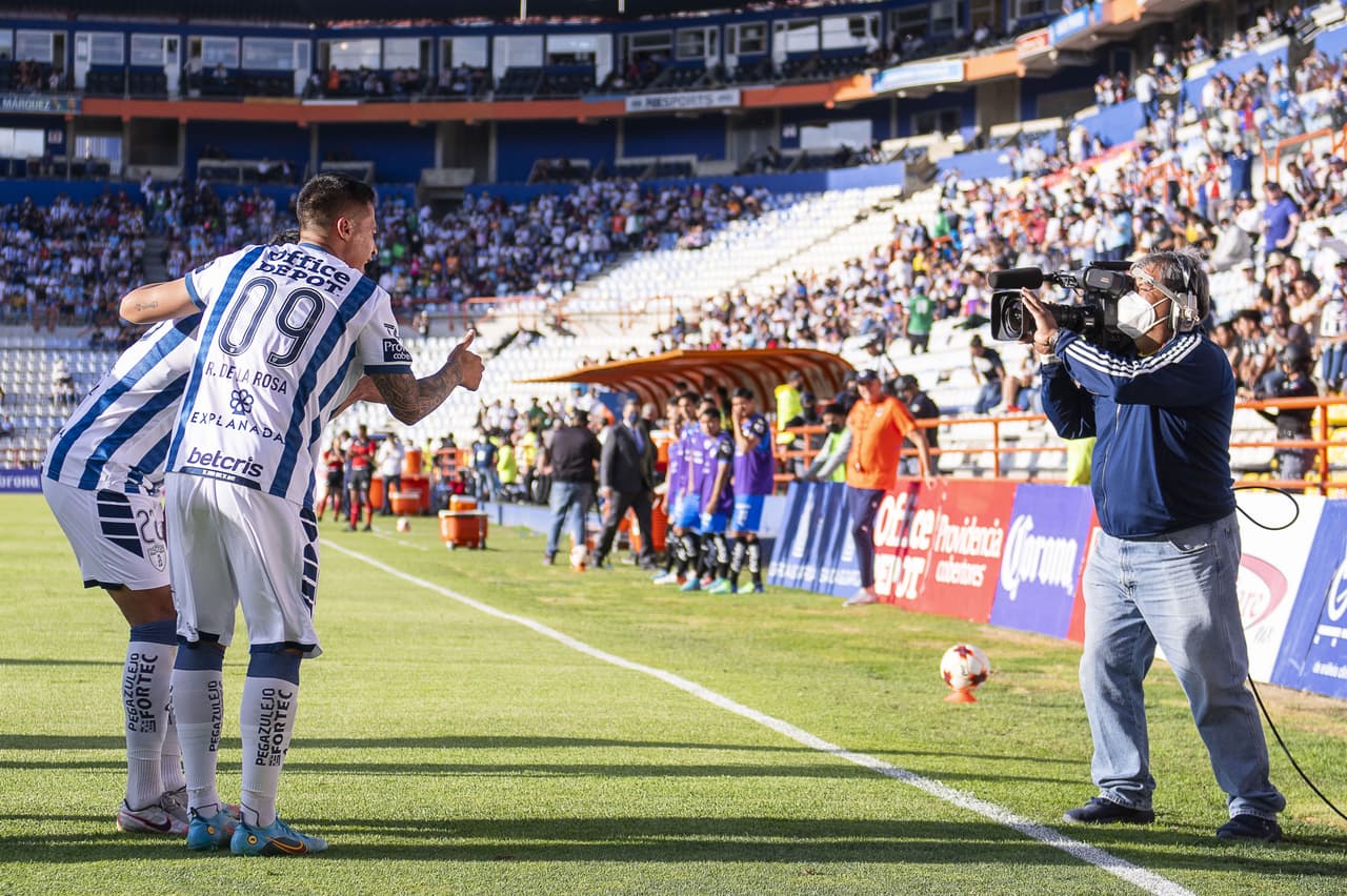 Gracias a un doblete de Luis Chávez y otro golazo de Roberto de la Rosa, el Pachuca dio cuenta de los Rayados.