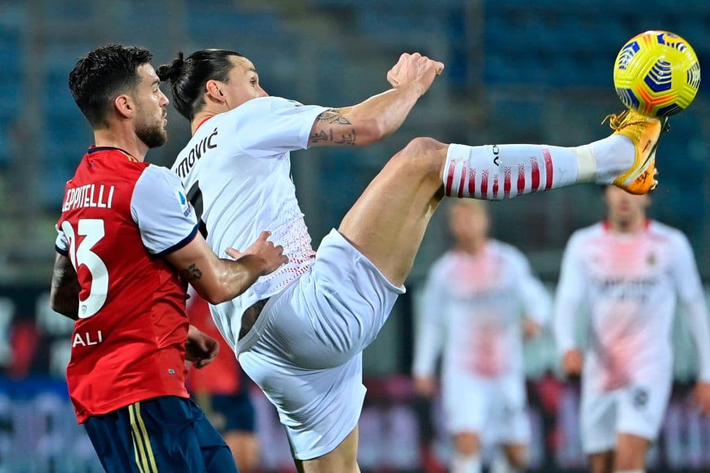 Zlatan da cátedra y Milan derrota 2-0 a Cagliari en la Serie A y siguen como líderes. Ibrahimovic es el segundo máximo goleador de la liga italiana a sus 39 años.