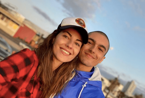 Durante sus veinte y treinta, Bárbara tuvo la oportunidad de ser únicamente madre de Sergio. Sin embargo, esto cambió a sus 38 años, cuando su hijo de 18 la convirtió en abuela.