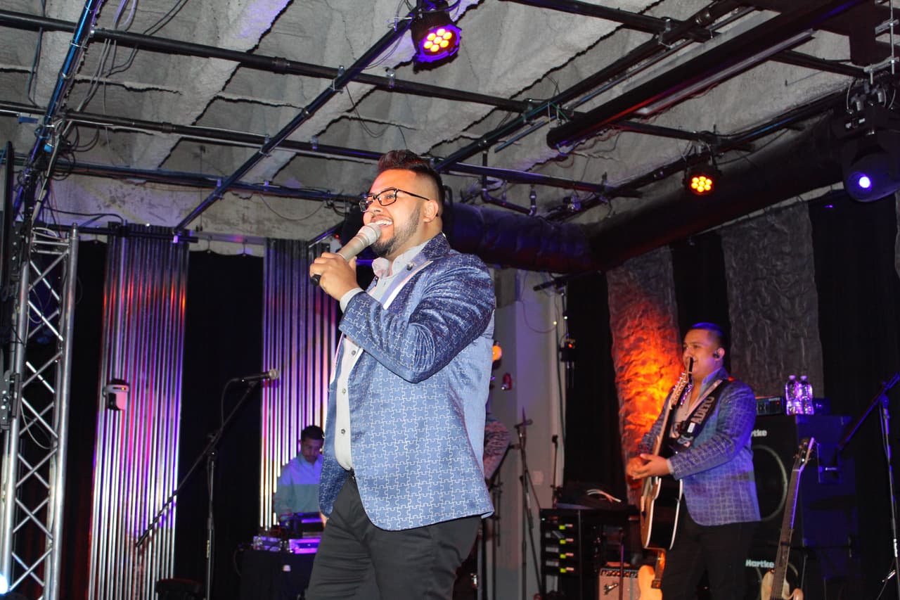 Cargados de mucha energía, los muchachos de Energía Norteña remecieron el Uforia Lounge